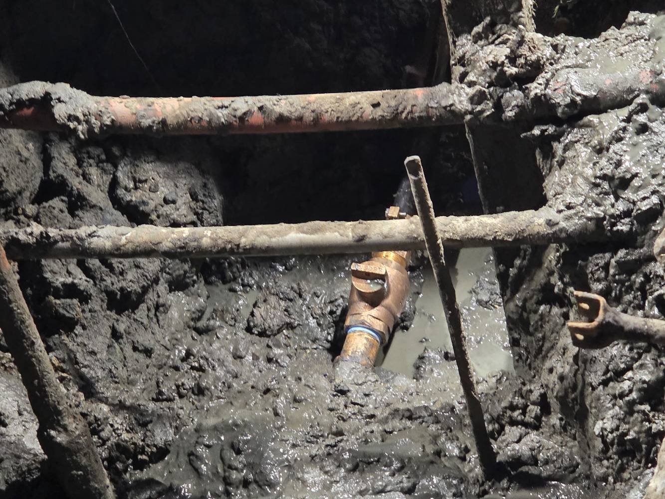 emergency-underground-pipe-valve-excavation