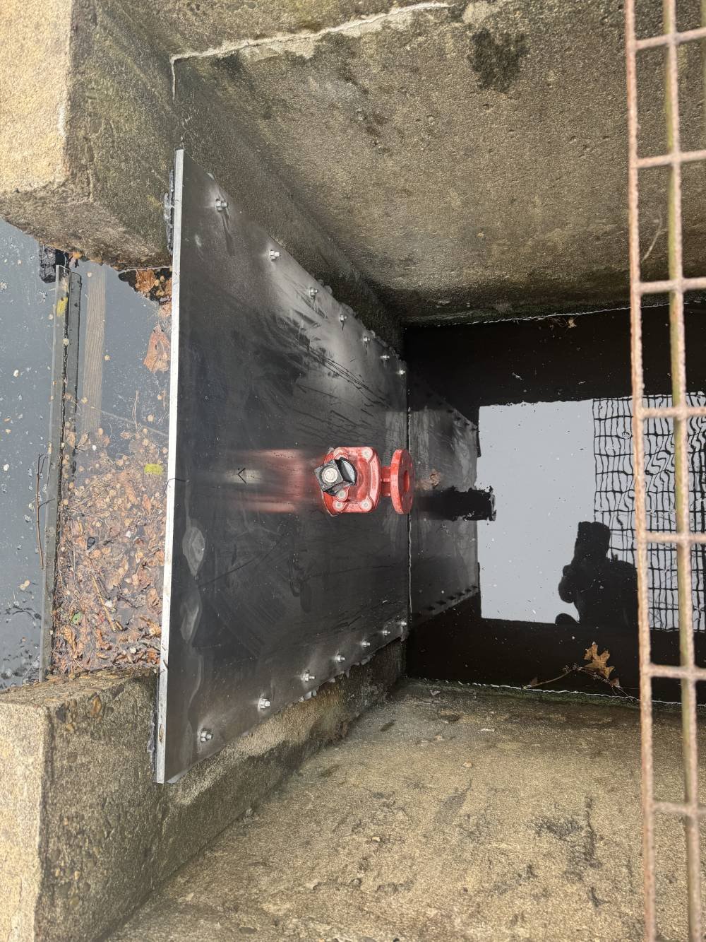 sewer-line-repair-underground-waterway-barrier-valve